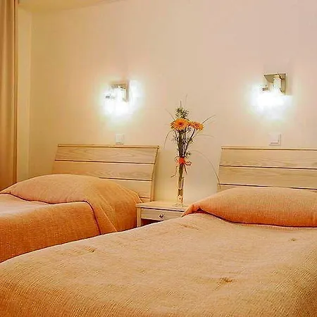 Hotel Rija Tia